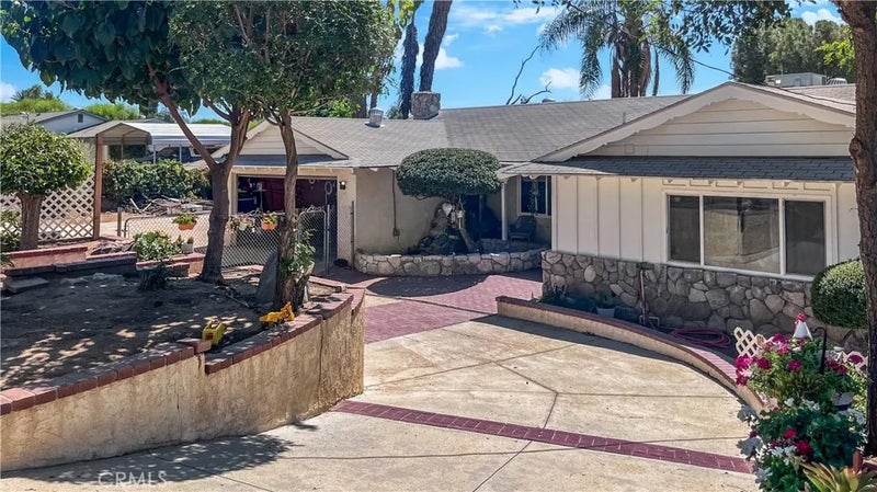 25325 Mountain Cliff