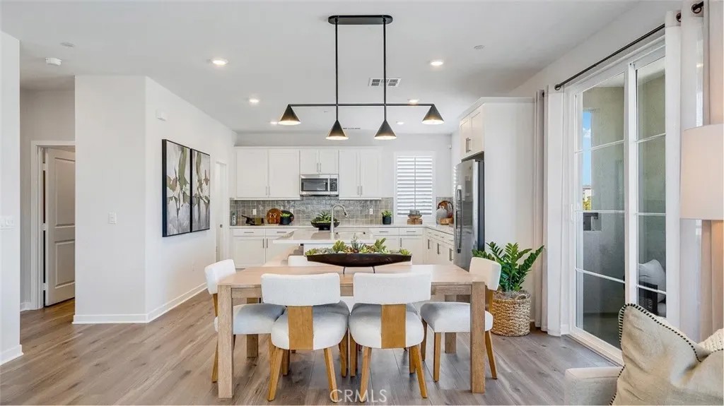 2601 E Lincoln Paseo