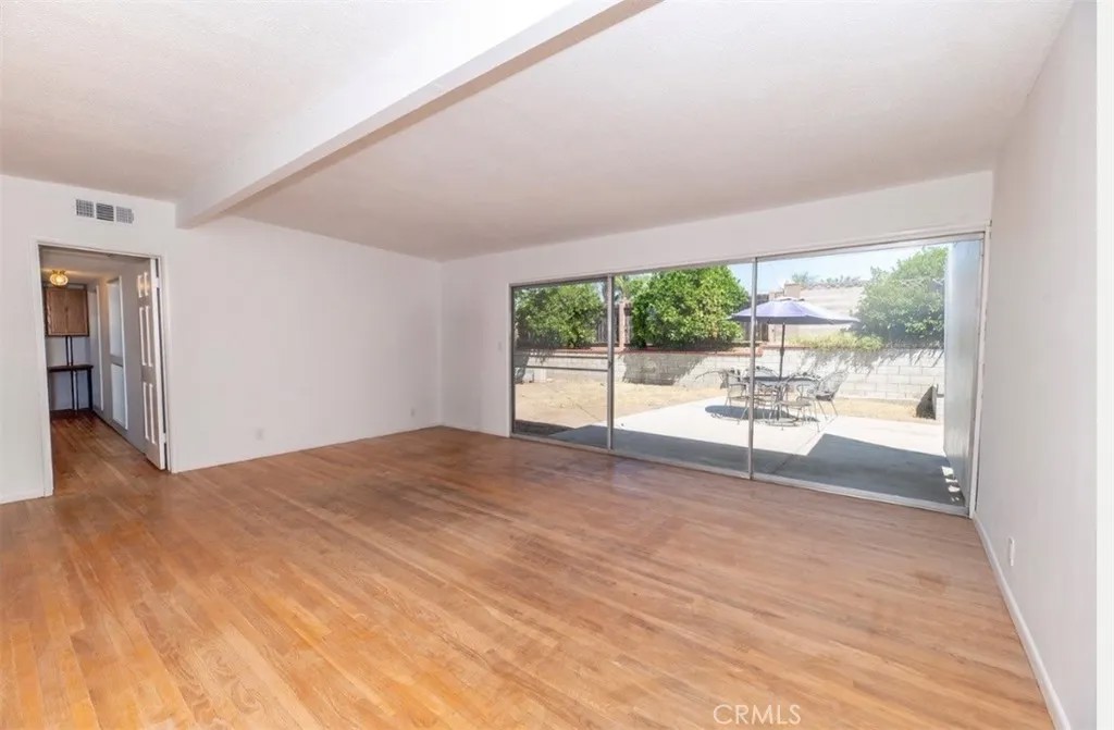 541 E Greenhaven