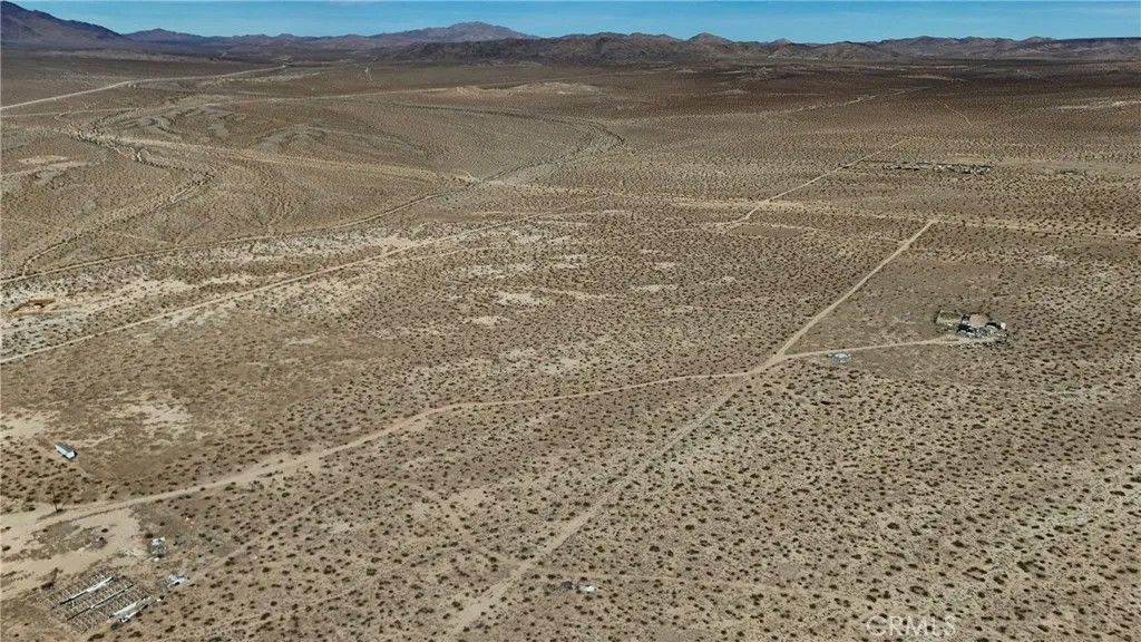 Photo of 714 Esaw, Lucerne Valley, CA 92356 (MLS # HD26059707)