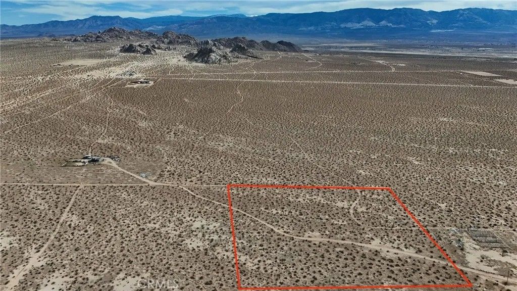 Photo of 714 Esaw, Lucerne Valley, CA 92356 (MLS # HD26059707)