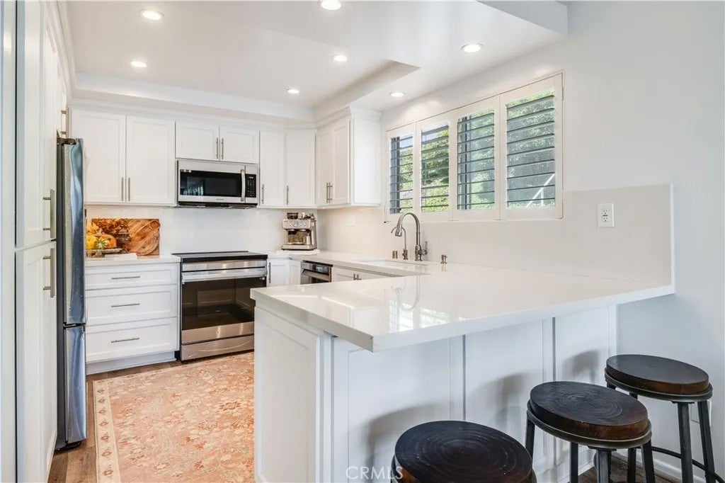 Photo of 32679 Seagate DR, Rancho Palos Verdes, CA 90275 (MLS # PV26220372)