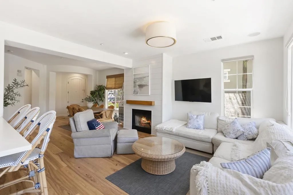 572 Beach St.