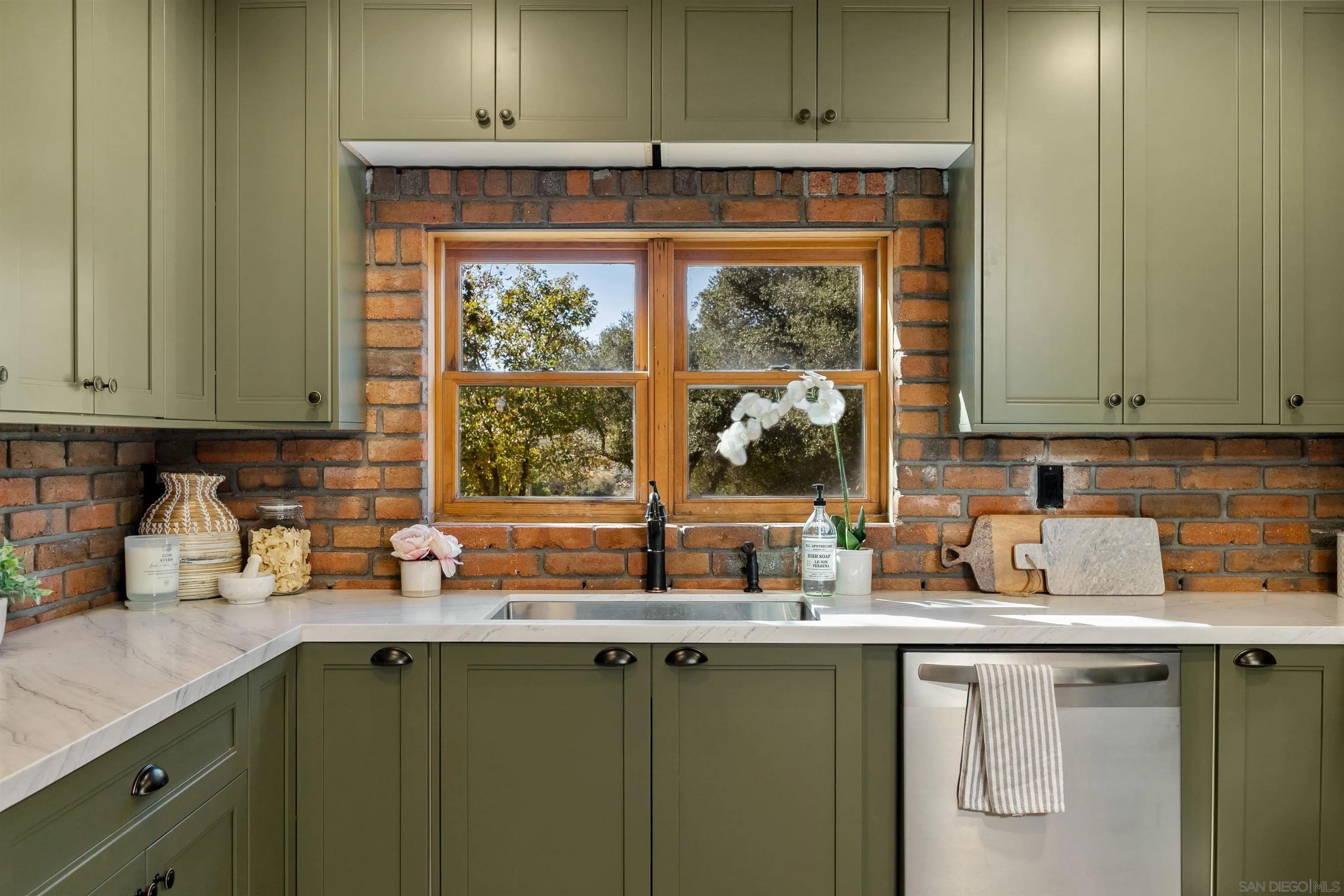 1392 Manzanita
