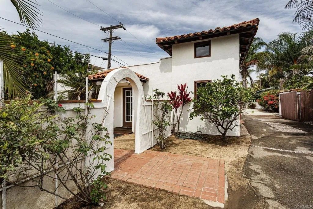 Photo of 774 Laguna Dr, Carlsbad, CA 92008 (MLS # NDP2509231)