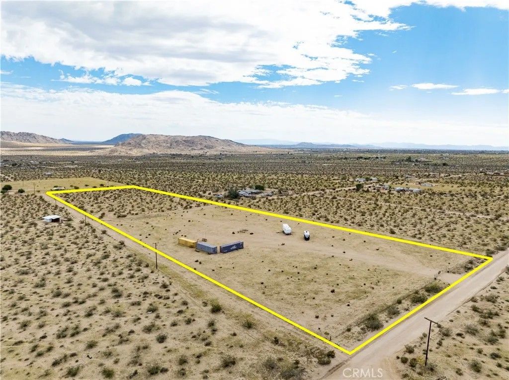 Photo of 4185 Kickapoo Trl, Landers, CA 92285 (MLS # JT25237075)