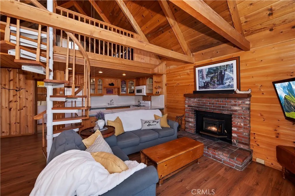 697 Villa Grove
