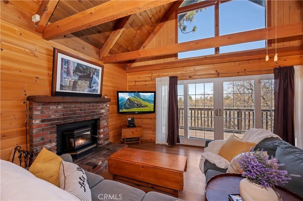 697 Villa Grove