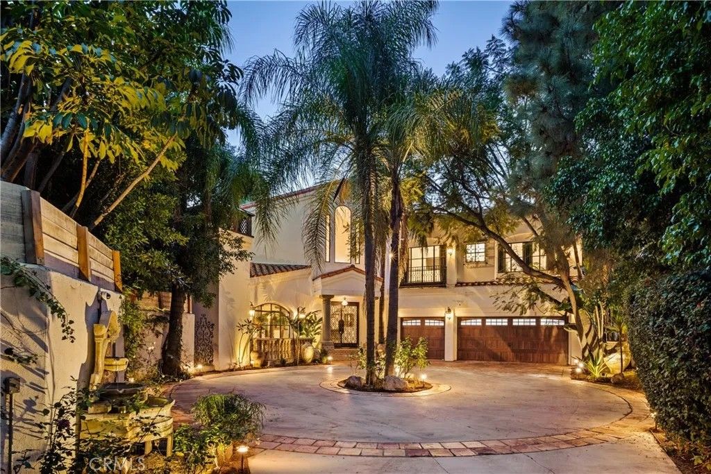 Photo of 4909 Woodley Avenue, Encino, CA 91436 (MLS # SR25258574)