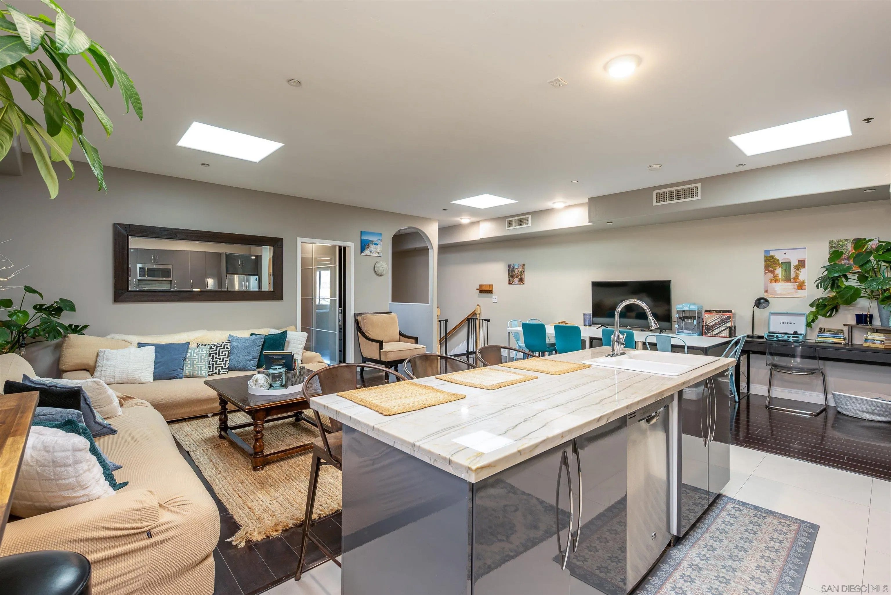 4741 Point Loma Ave 201