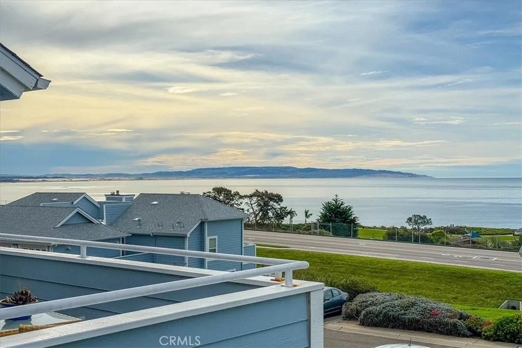 Photo of 428 Westpoint Dr, Pismo Beach, CA 93449 (MLS # PI25282248)