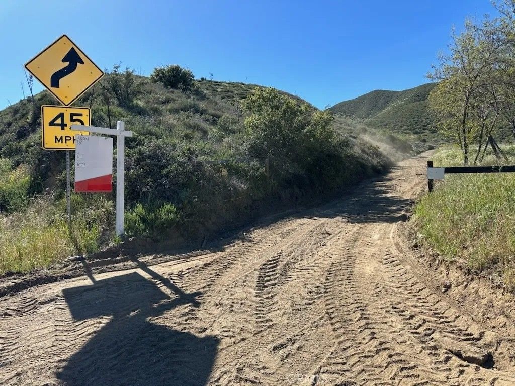 Photo of 38351 Bouquet Canyon Road, Leona Valley, CA 93551 (MLS # SR26061941)