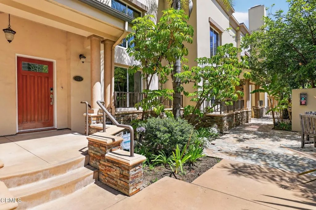 270 E Glenarm Street 105