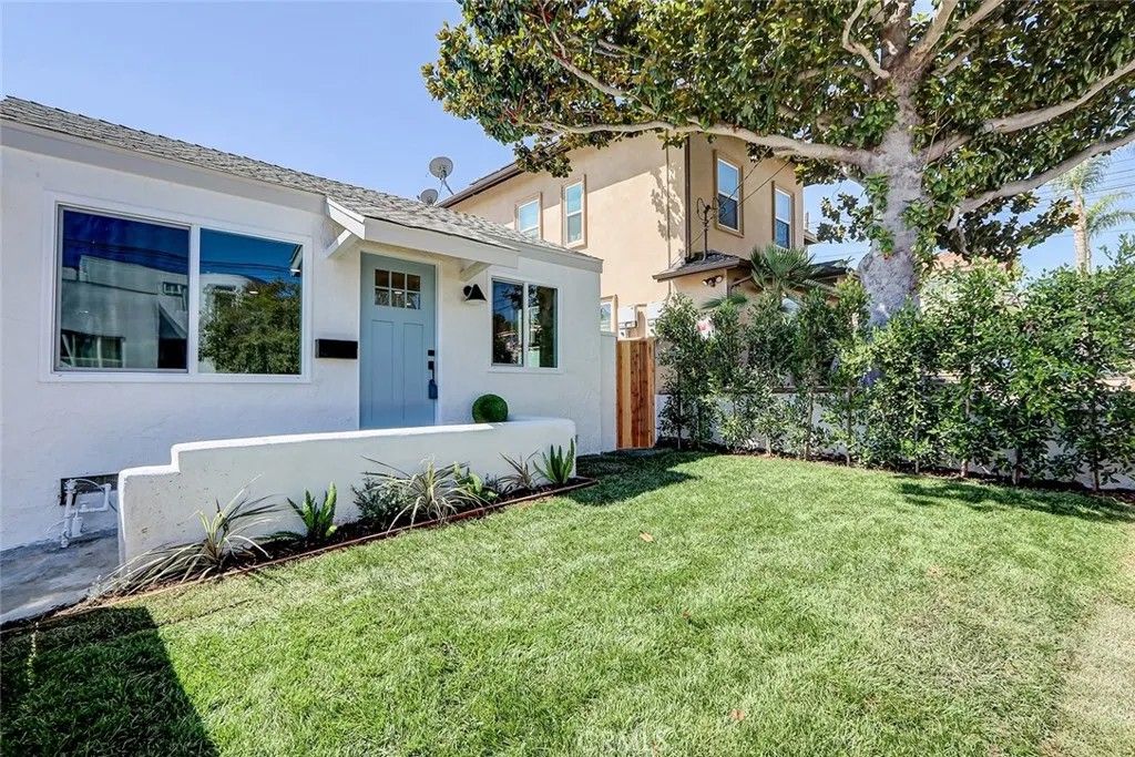 Photo of 1706 2nd, Manhattan Beach, CA 90266 (MLS # SB25272168)