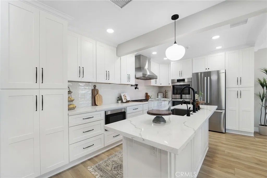 Photo of 6 Barlovento Court, Newport Beach, CA 92663 (MLS # PW26063885)