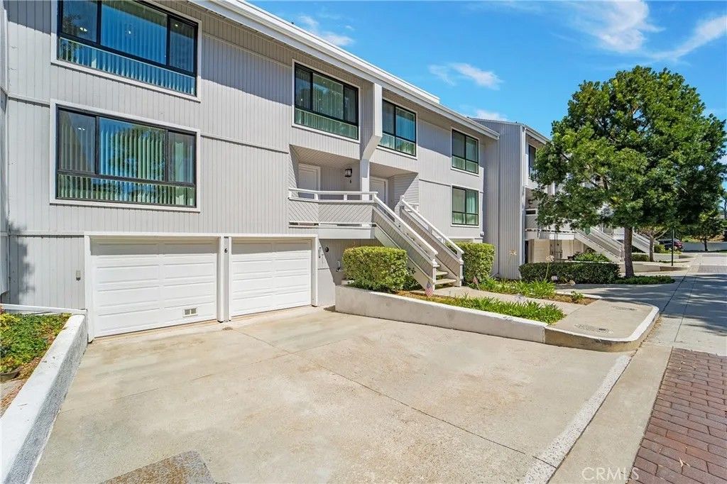 Photo of 6 Barlovento Court, Newport Beach, CA 92663 (MLS # PW26063885)