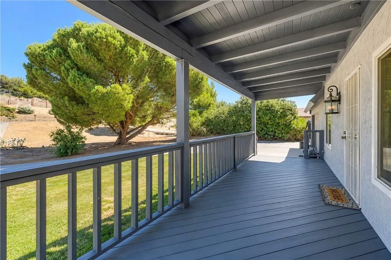4718 Quartz Hill