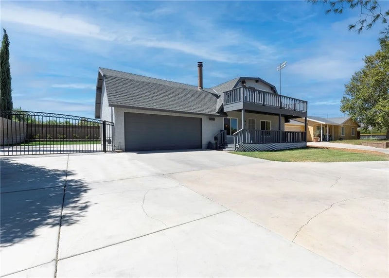 4718 Quartz Hill