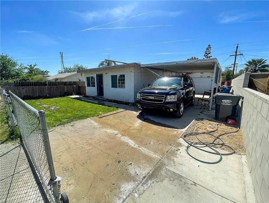 Photo of 5600 Tamarack St, Bakersfield, CA 93307 (MLS # PW26074056)