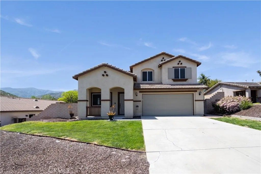 Photo of 29435 Falling Leaf Drive, Lake Elsinore, CA 92530 (MLS # OC25090805)