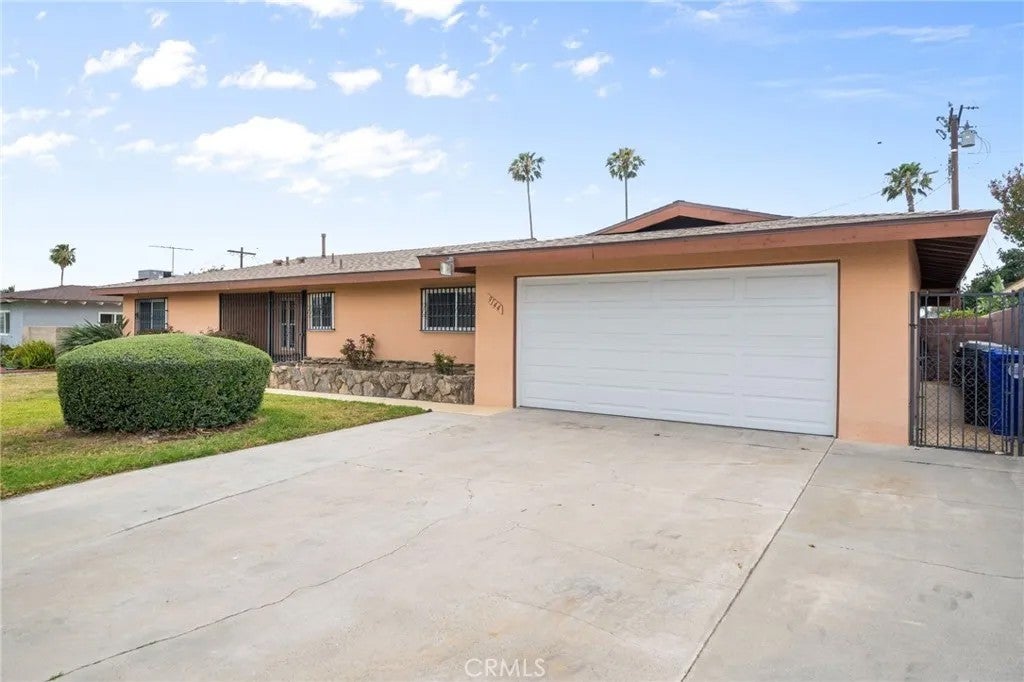 9144 Palmetto Avenue