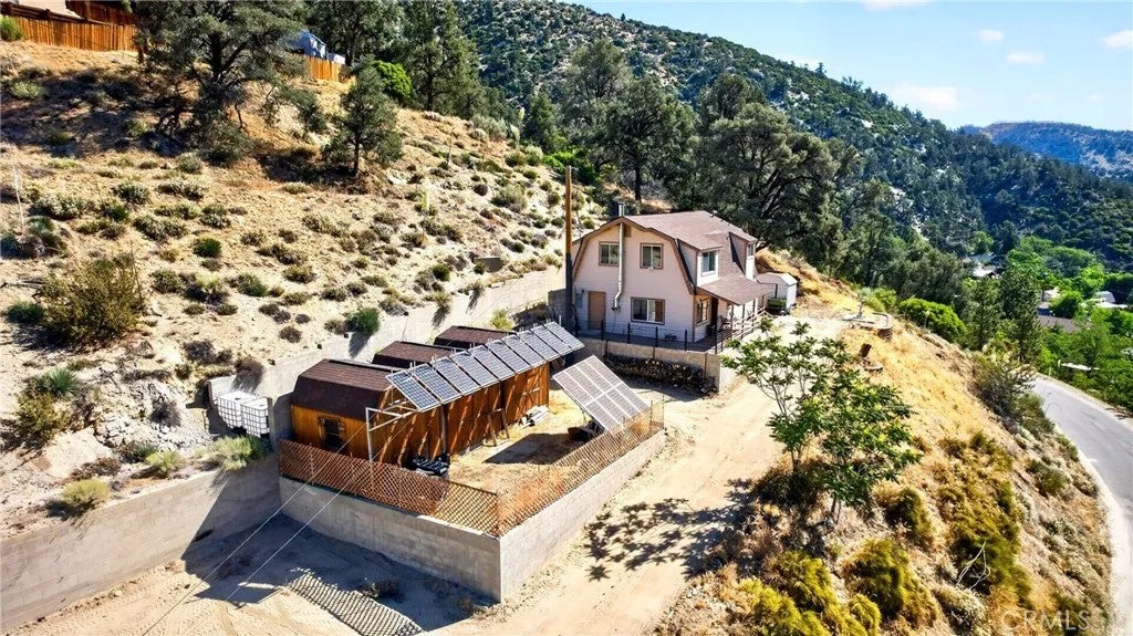 4001 Los Padres