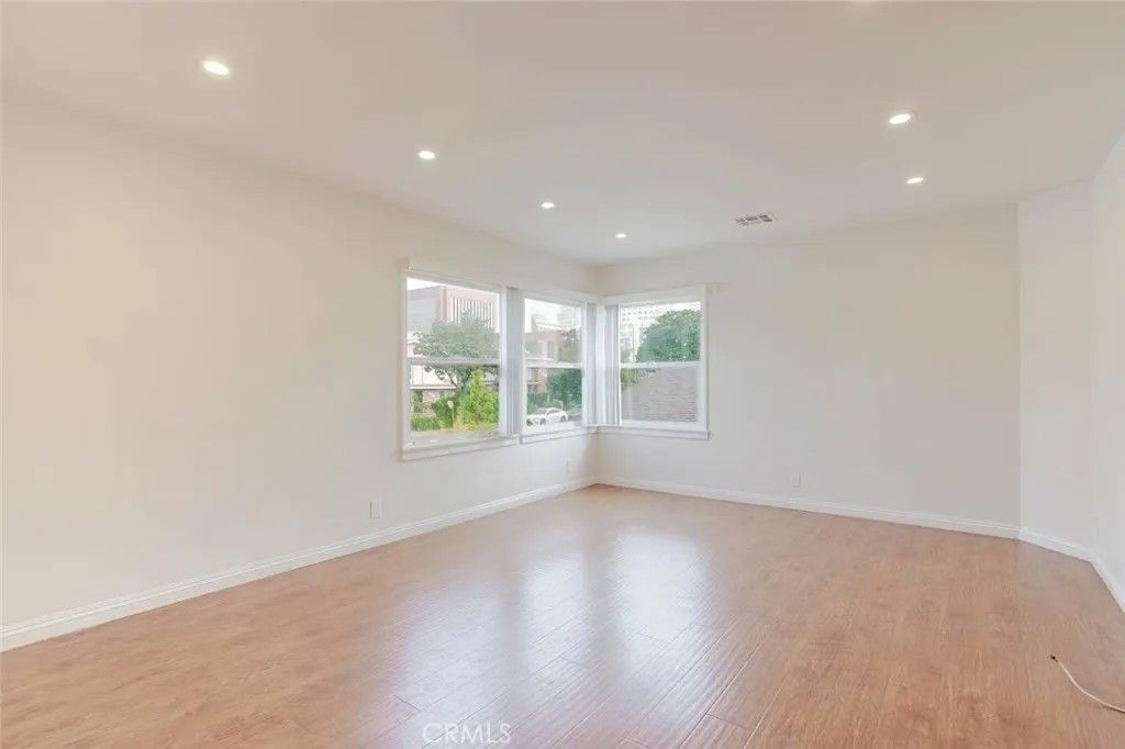 Photo of 336 W Lexington Drive #A, Glendale, CA 91203 (MLS # GD25277521)