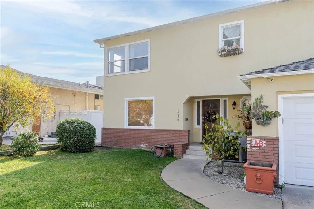 Photo of 336 W Lexington Drive #A, Glendale, CA 91203 (MLS # GD25277521)