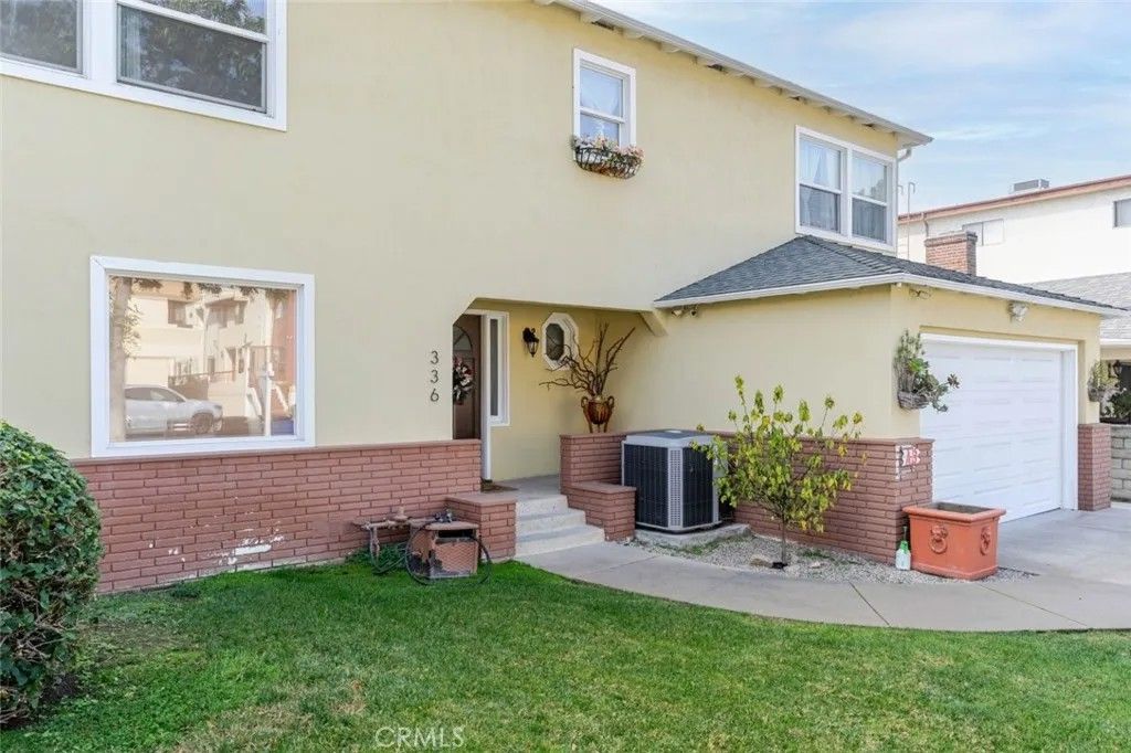 Photo of 336 W Lexington Drive #A, Glendale, CA 91203 (MLS # GD25277521)