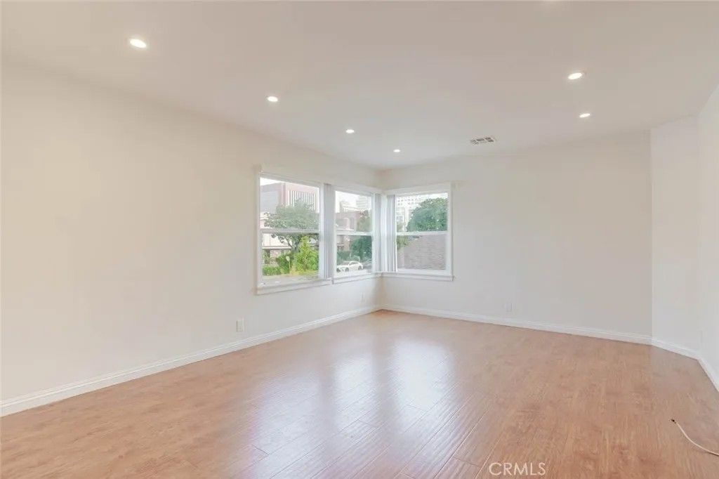 Photo of 336 W Lexington Drive #A, Glendale, CA 91203 (MLS # GD25277521)