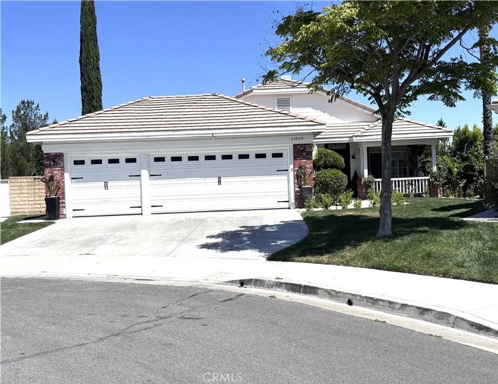 Photo of 23939 Hammond Court, Valencia, CA 91354 (MLS # SR26091340)