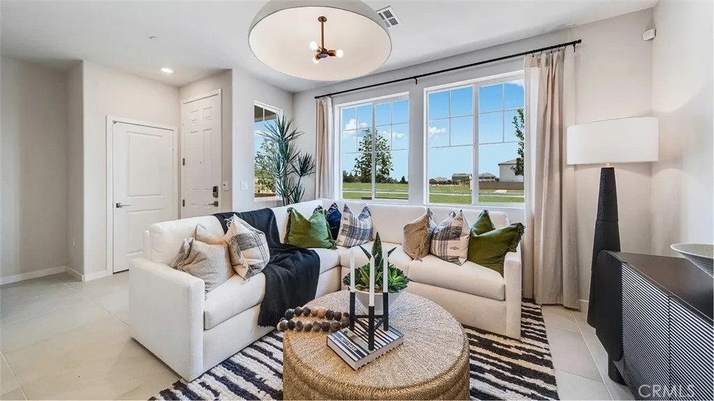 2715 Cloudview Privado
