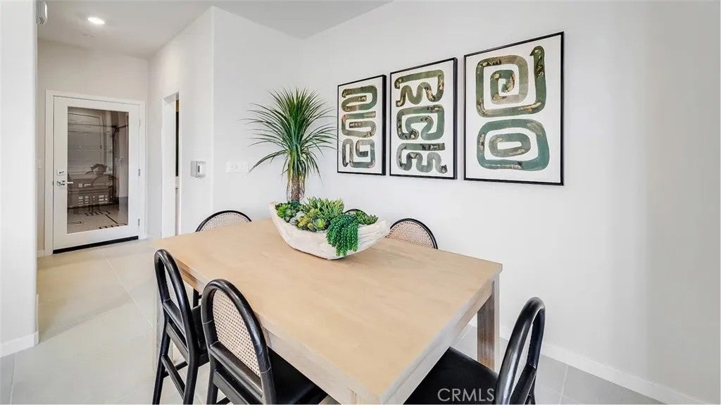 2715 Cloudview Privado