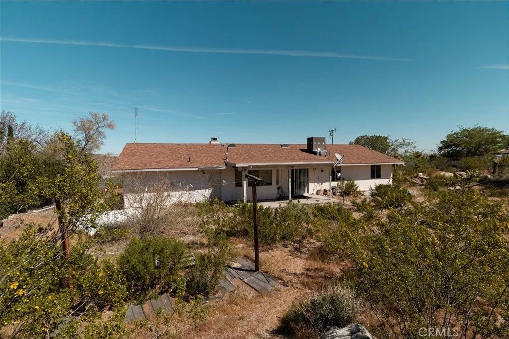 Photo of 32303 Sapphire Road, Lucerne Valley, CA 92356 (MLS # TR26089581)