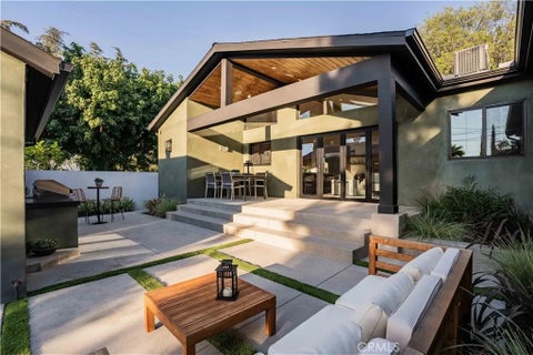 Tiny photo for 5525 Wortser Avenue, Sherman Oaks, CA 91401 (MLS # SR26217089)