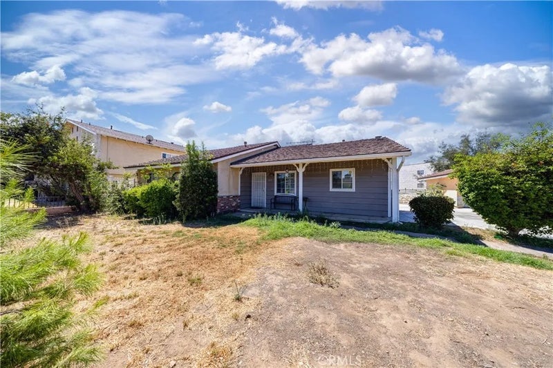 449 S Barranca