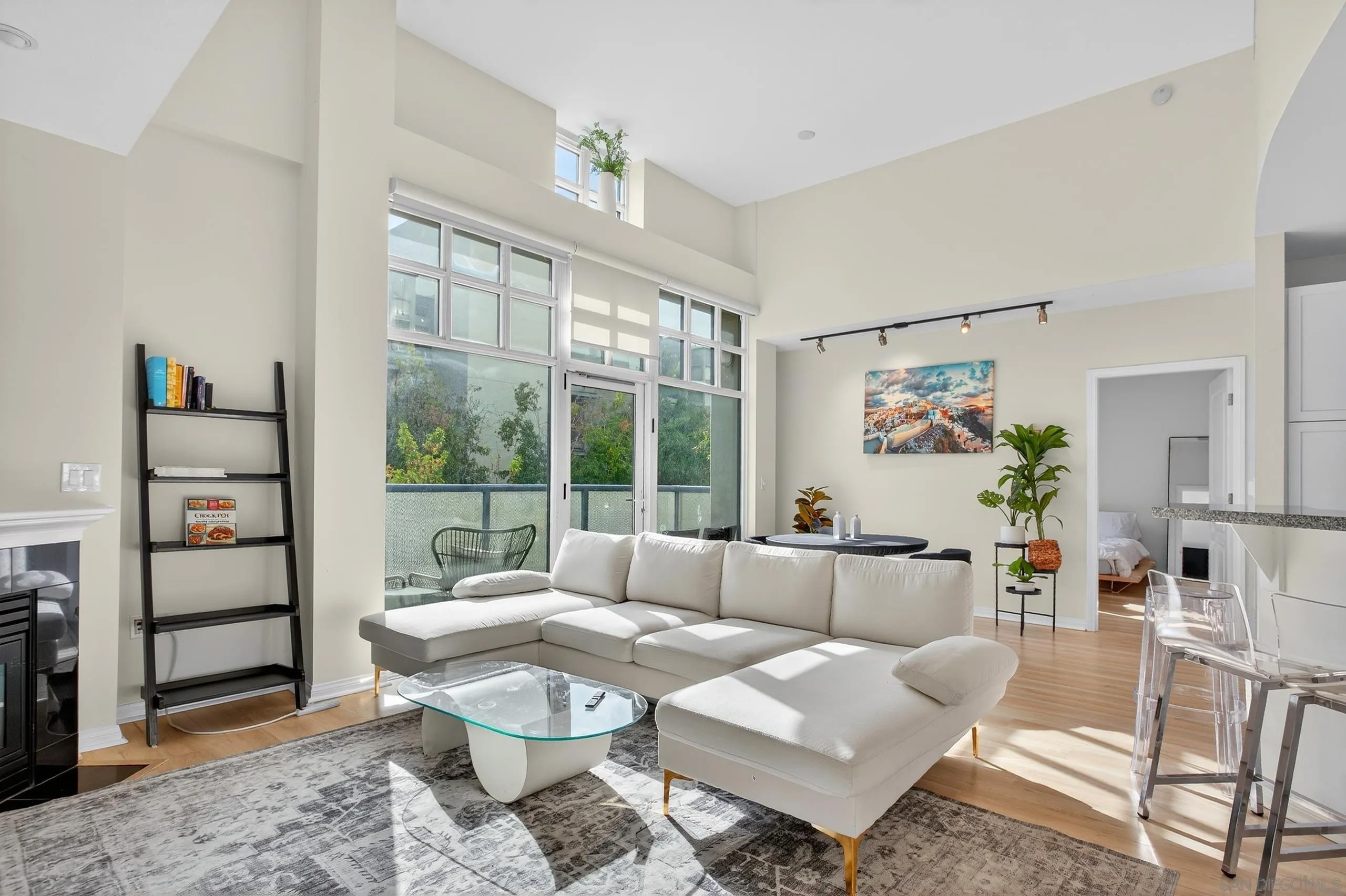 555 Front St 206