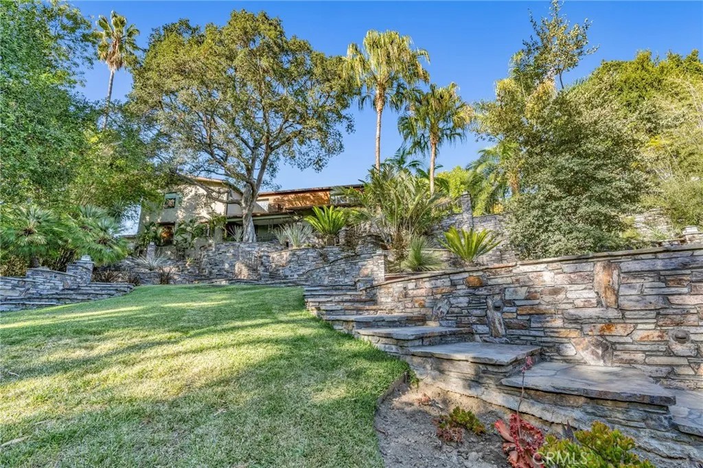 2477 Ridgeway Road