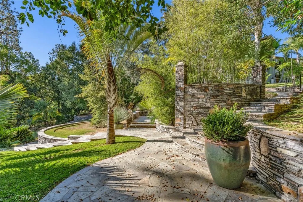 2477 Ridgeway Road