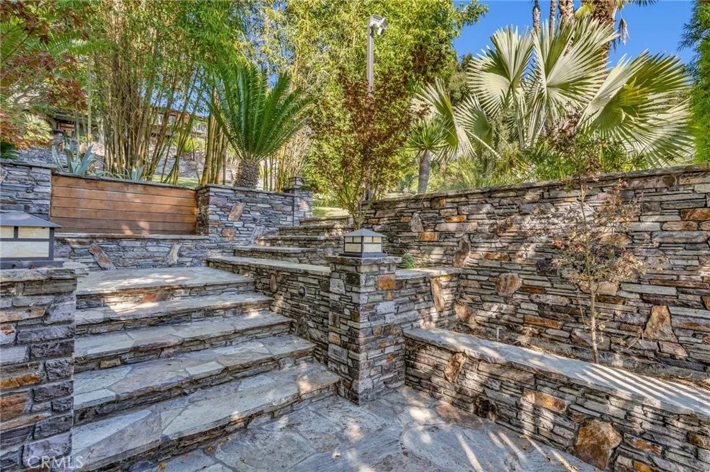 2477 Ridgeway Road