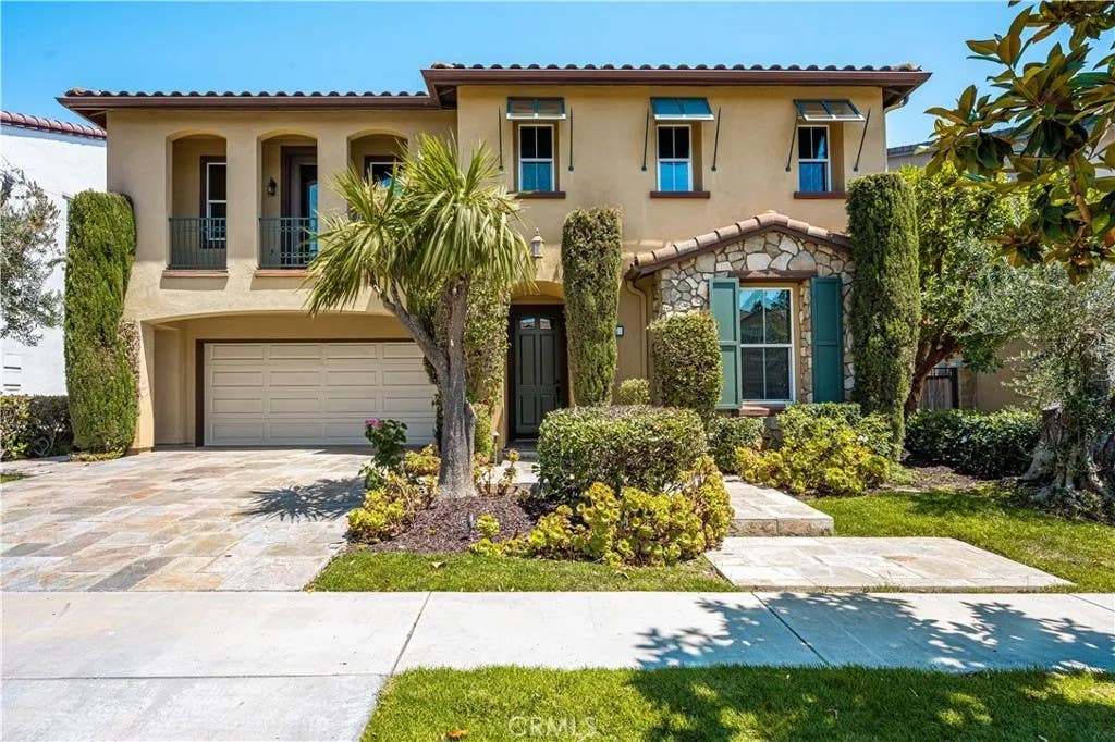 Photo of 6 Thorn Hill, Irvine, CA 92602 (MLS # PW26136550)