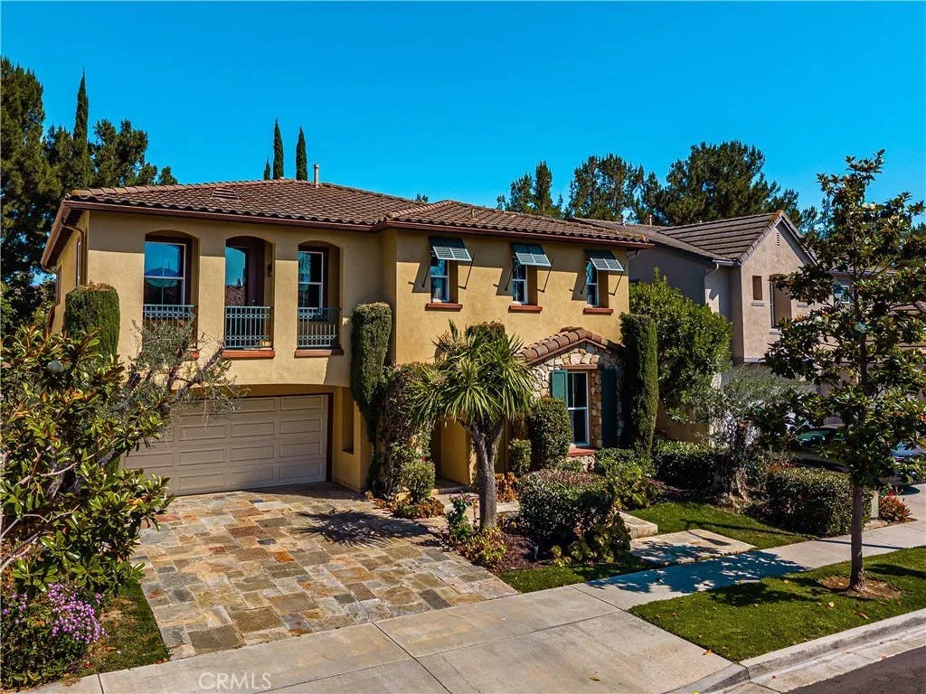 Photo of 6 Thorn Hill, Irvine, CA 92602 (MLS # PW26136550)