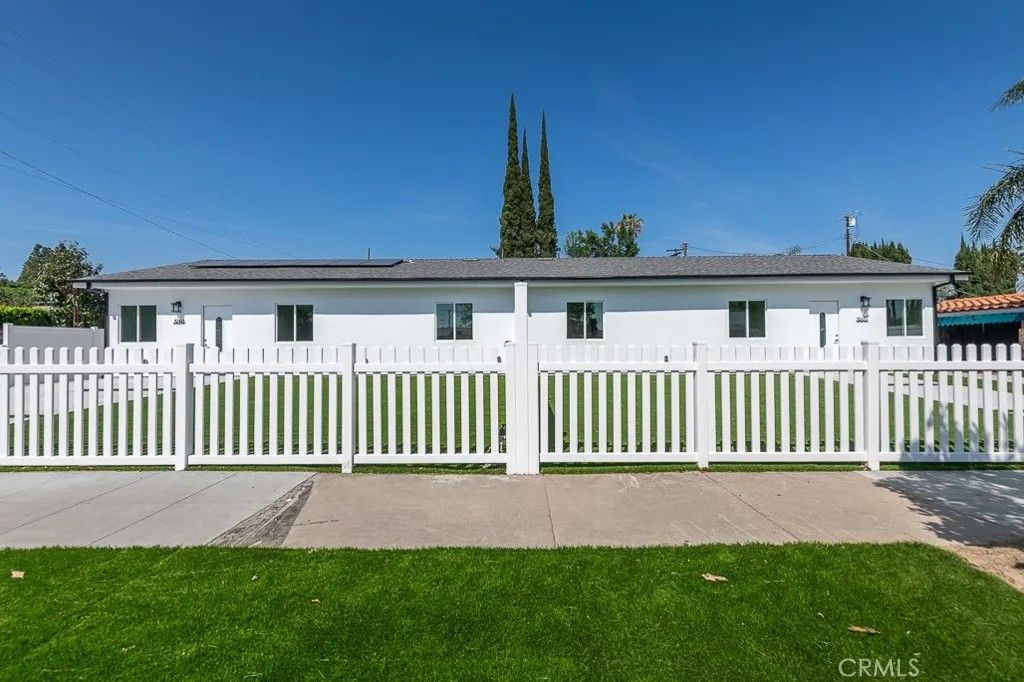 Photo of 19453 Strathern Street, Reseda, CA 91335 (MLS # SR26063953)