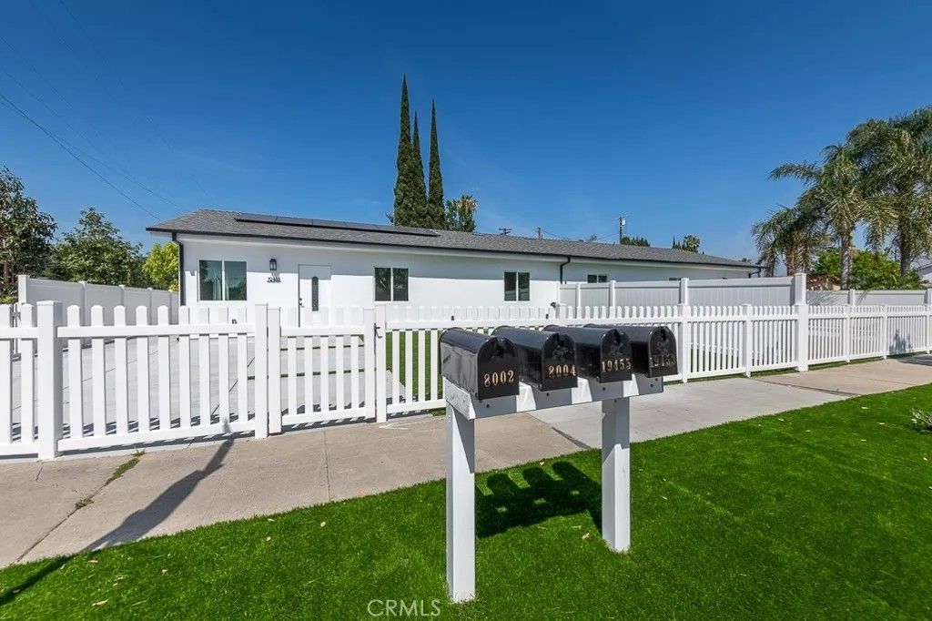 Photo of 19453 Strathern Street, Reseda, CA 91335 (MLS # SR26063953)