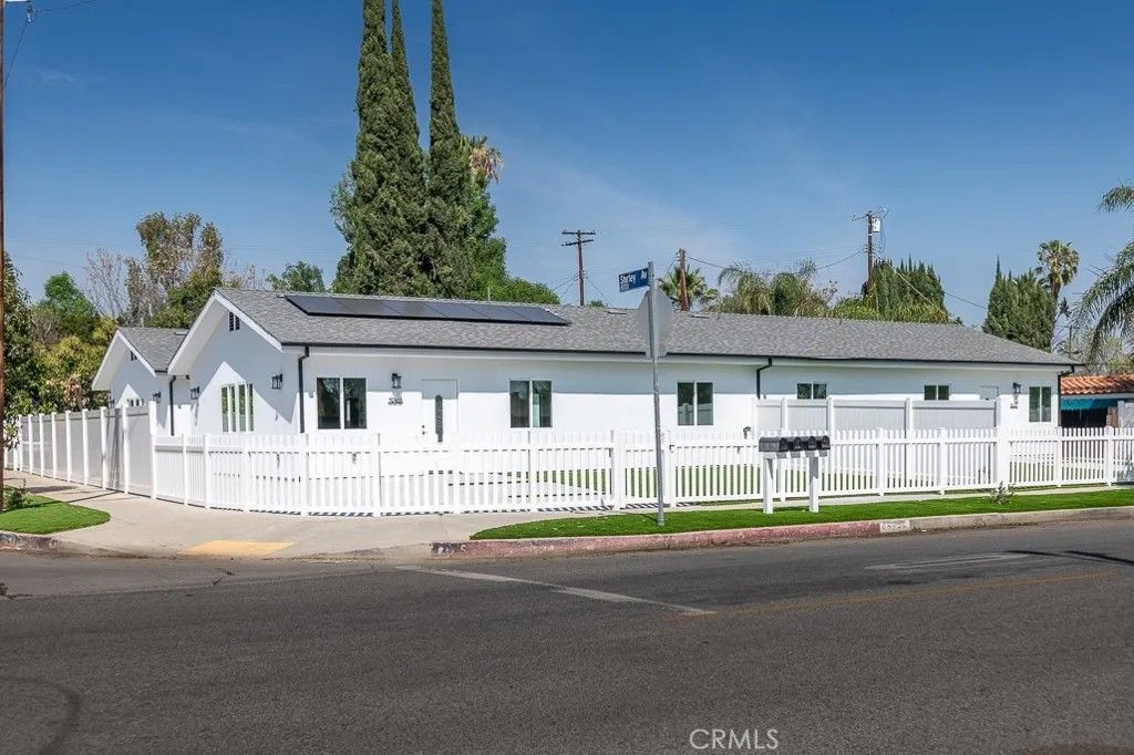 Photo of 19453 Strathern Street, Reseda, CA 91335 (MLS # SR26063953)