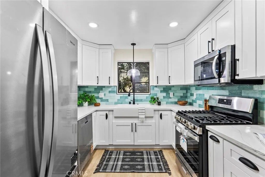 Photo of 1807 10th St #4, Santa Monica, CA 90404 (MLS # SR26012540)