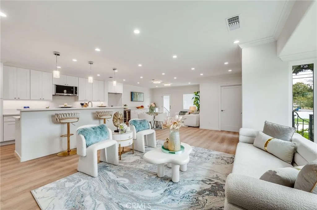 4705 Whitewood
