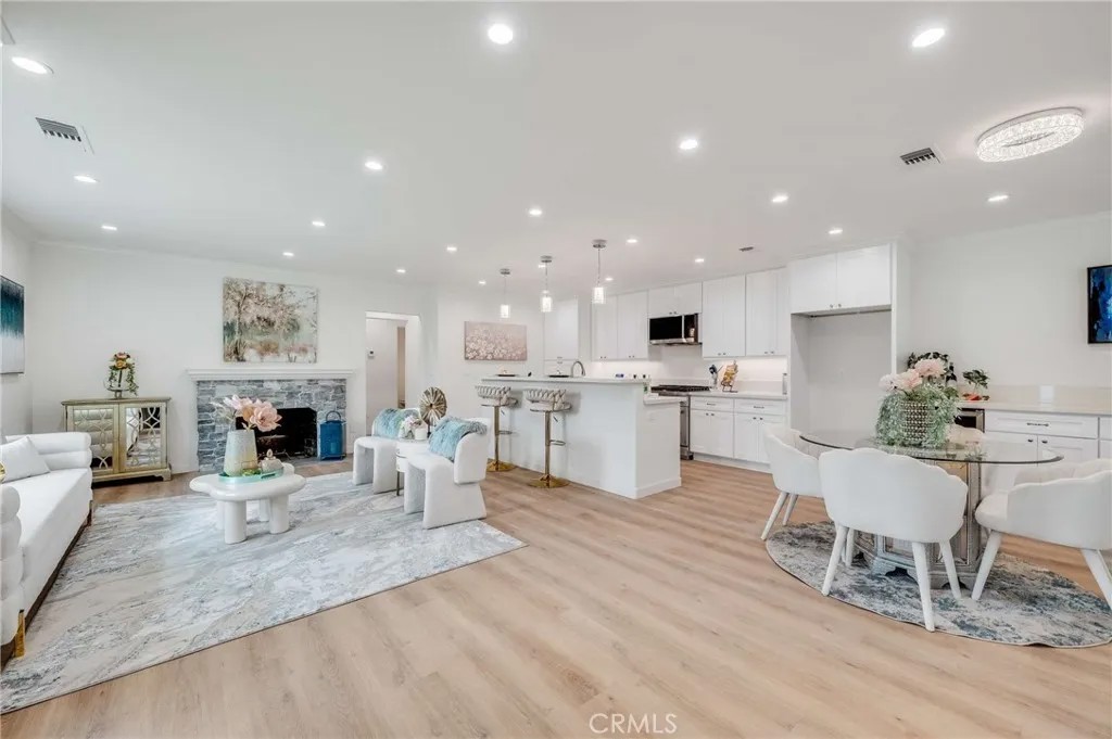 4705 Whitewood