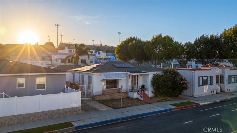 1631 S Cabrillo