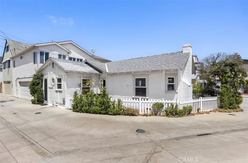 805 W Bay